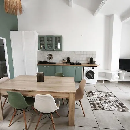 Charming * Aleria (Corsica)