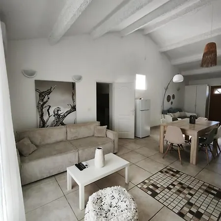 Charming Apartment *